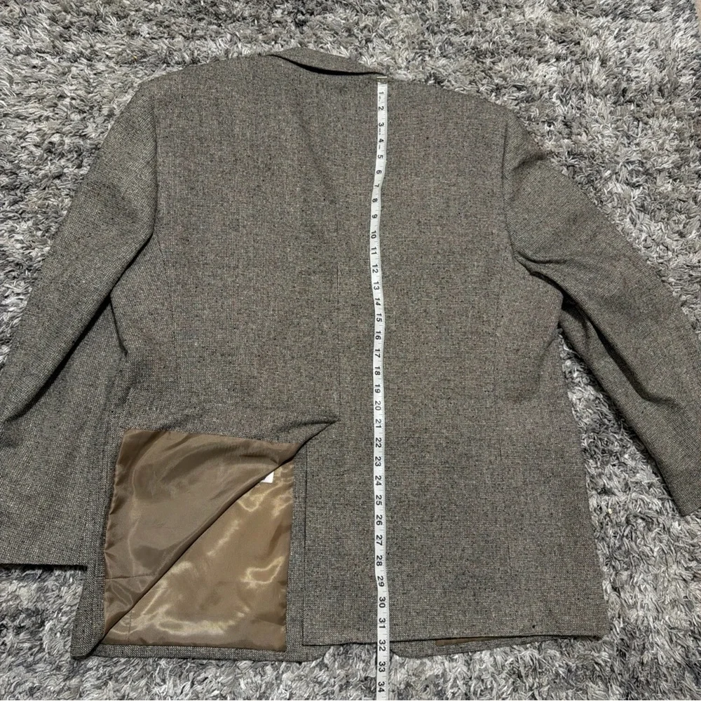 Elegant Men's Brown Blazer - Picture 8 of 8